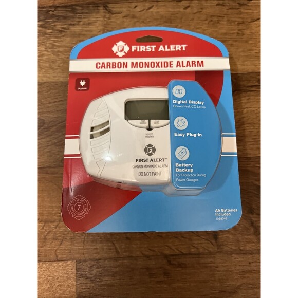 First Alert Dual Power Carbon Monoxide Detector Alarm, Digital Display CO615 New - Picture 5 of 8